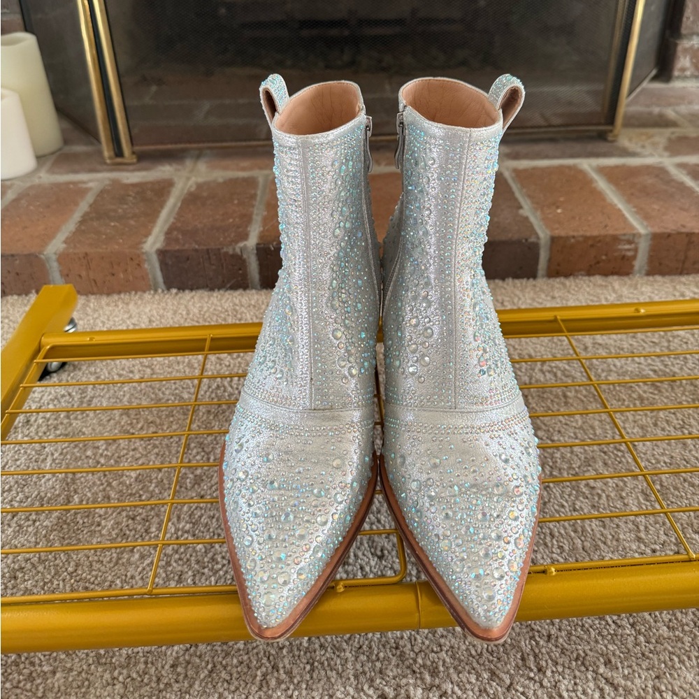 ADORABLE Rhinestone Booties!! 🪩